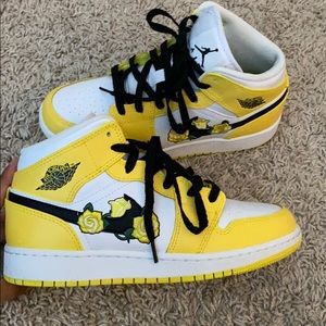 Kids/Women’s Air Jordan 1